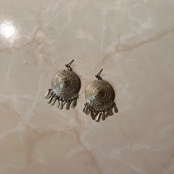 Vintage tribal/boho silver earrings. Very light weight. Post back and dangles! - Picture 5 of 5